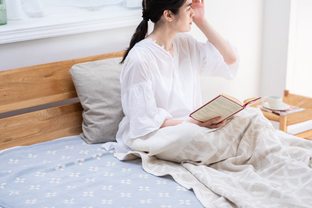 夏の寝室環境にあわせて、KLIPPANコットンブランケット＆スローの