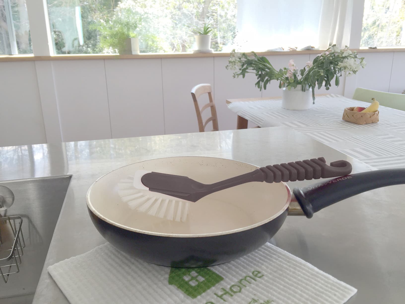 スウェーデンの名品 エコなディッシュブラシ グレー