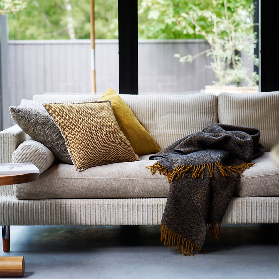 KLIPPAN スロー キルト 毛布 100%ラムウール ブラックストライプ KLIPPAN スロー キルト 毛布 100%ラムウール ブラックストライプ