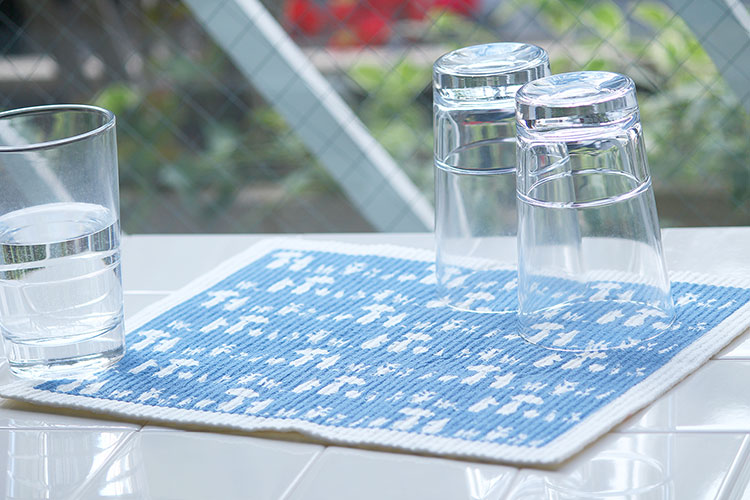 何かと水跳ねが起こるキッチン水回り。気づくと調理台、シンク回りが水浸しになっていませんか?