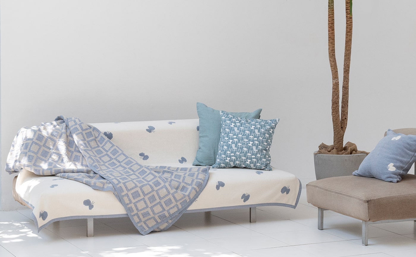 きっと暮らしの必需品になる～コットンブランケットの5つの使い方