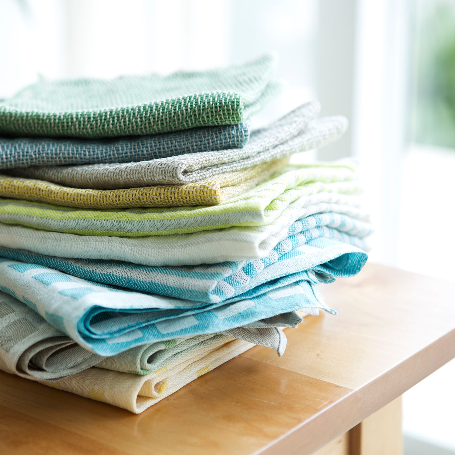 Vaxbo Lin/ヴェクスボリン リネンのハンドタオル ストライプ シルバー